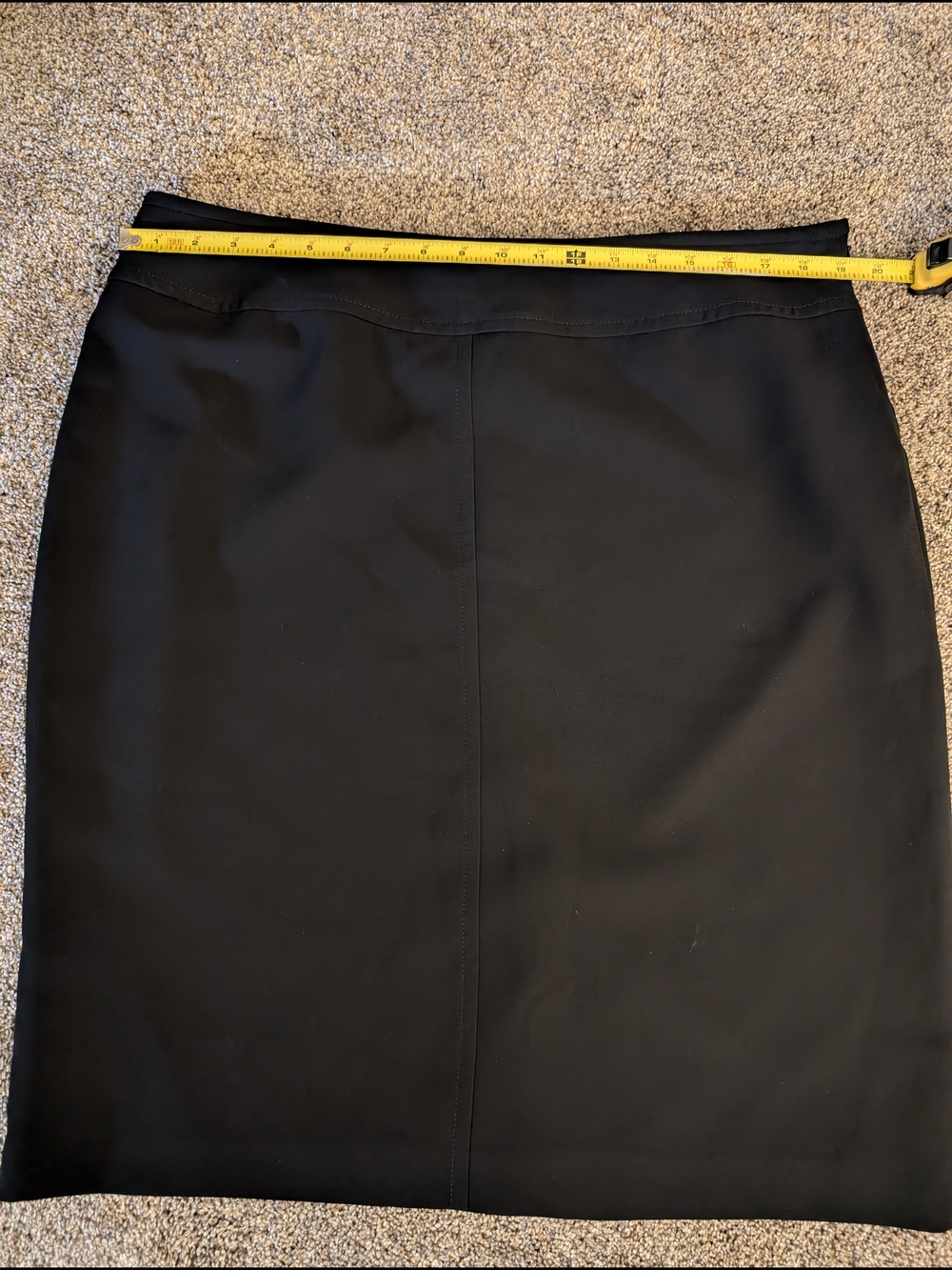 Jones Studio Black Pencil Skirt — Classic Tailored Silhouette EUC Size 16
